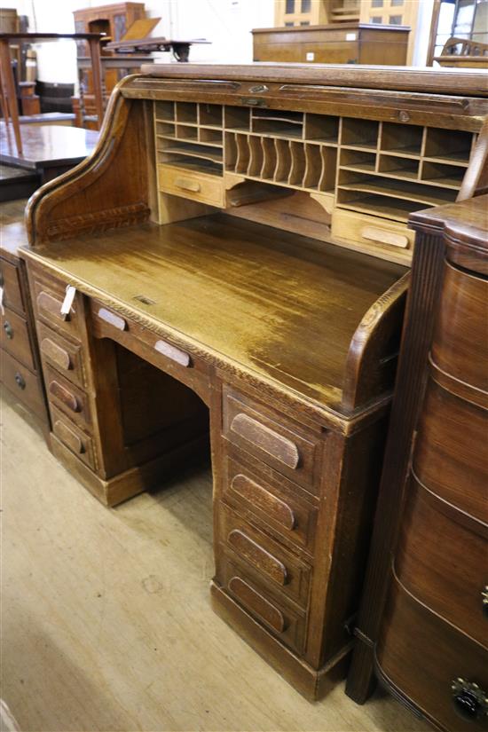 Oak roll-top pedestal desk